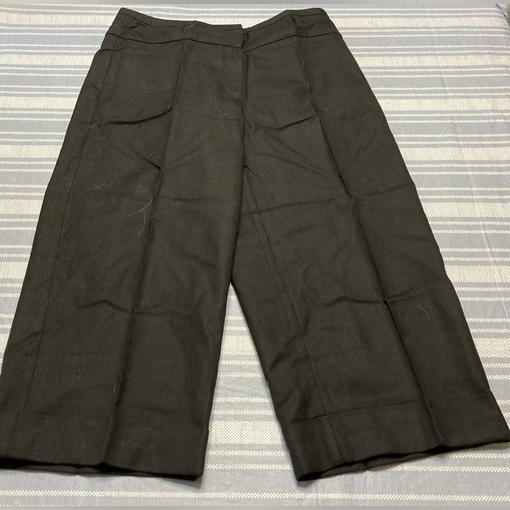 Dress Barn black cuffed capris.